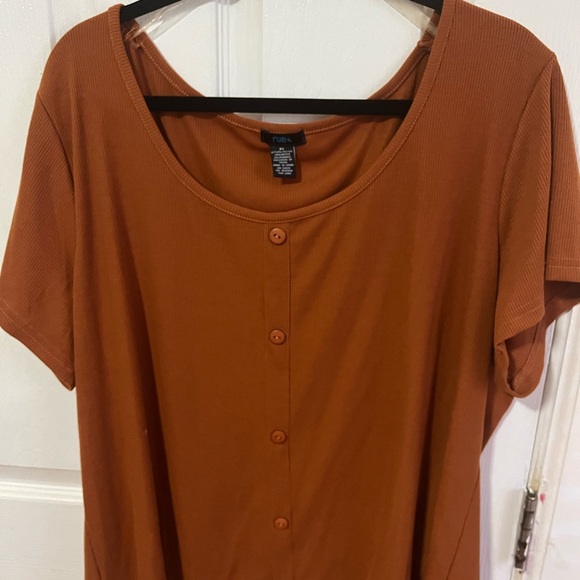 A brown 3X blouse from Rue 21. Worn only once it’s like brand new. - Picture 3 of 4